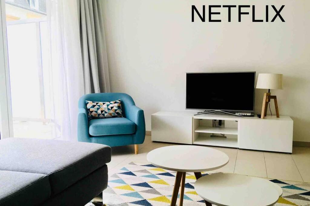 Large Family Retro Flat In City Center- Large Terrace & Garden View, Free Parking Luxembourg Luaran gambar