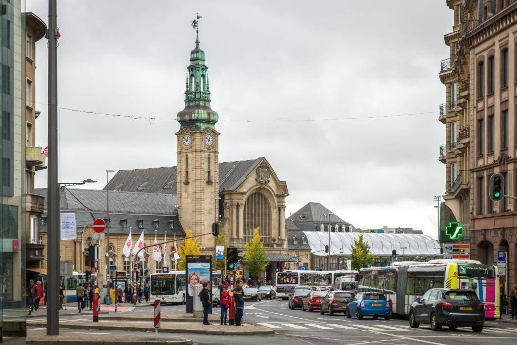 Large Family Retro Flat In City Center- Large Terrace & Garden View, Free Parking Luxembourg Luaran gambar